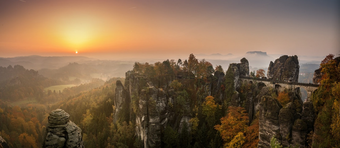 Bastei im Elbsandsteingebirge in der Sächsischen Schweiz - Bastei im Elbsandsteingebirge in der Sächsischen Schweiz - © Sven Lachmann auf Pixabay