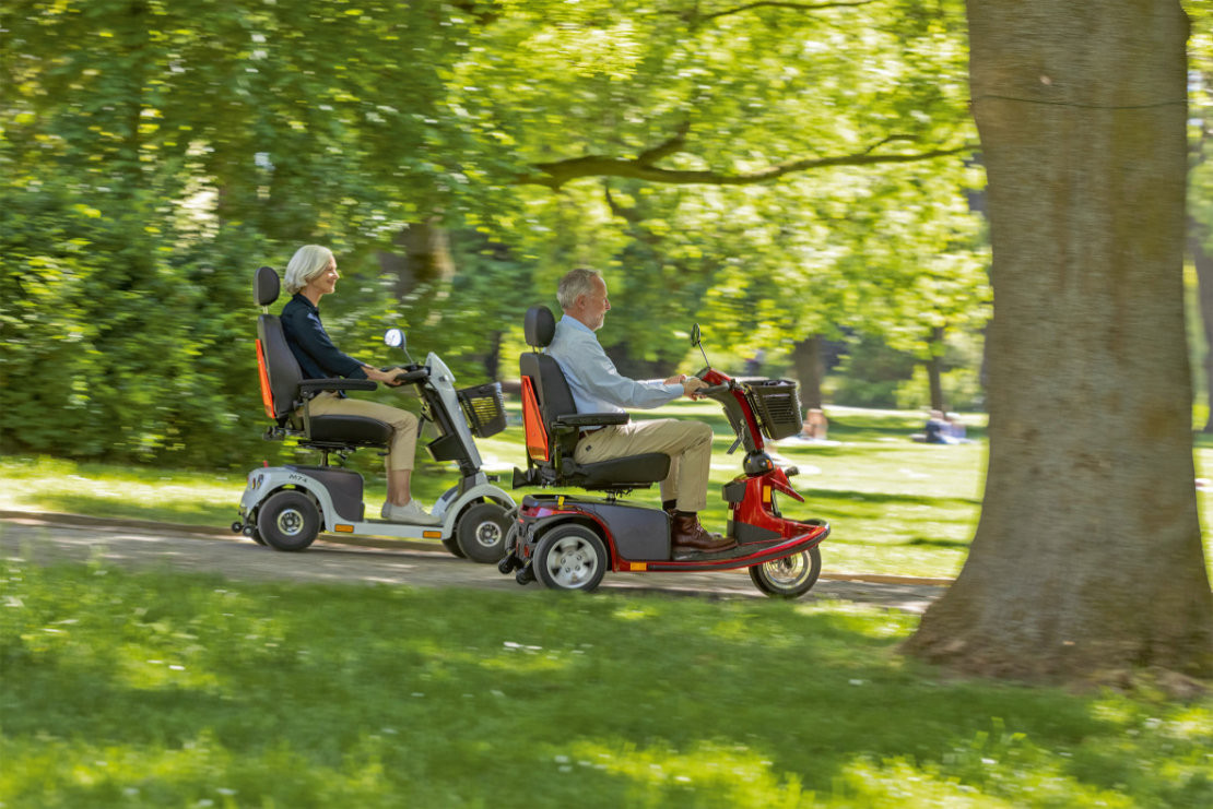 Mit einem E-Mobil ist man wieder selbstbestimmt unterwegs und kann den Alltag unbeschwert meistern. - © djd/Ludwig Bertram Mit einem E-Mobil ist man wieder selbstbestimmt unterwegs und kann den Alltag unbeschwert meistern. - © djd/Ludwig Bertram