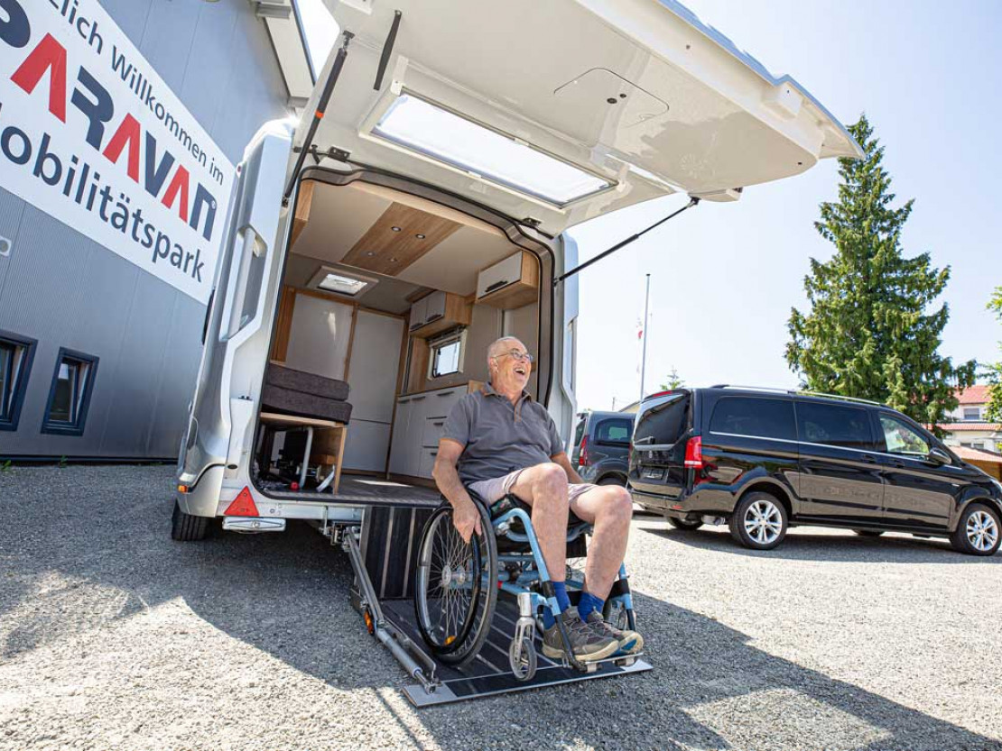 Mobil Reisen mit Rollstuhl - © PARAVAN GmbH